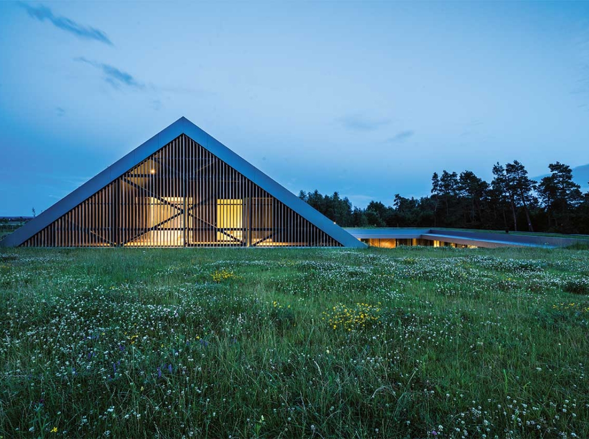 POZWÓL TWOIM PROJEKTOM ZAISTNIEĆ W&nbsp;EUROPEJSKIEJ CZOŁÓWCE.